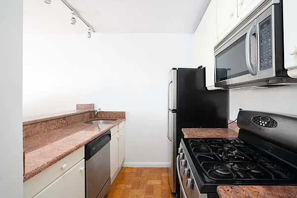 Rented by R New York | media 11