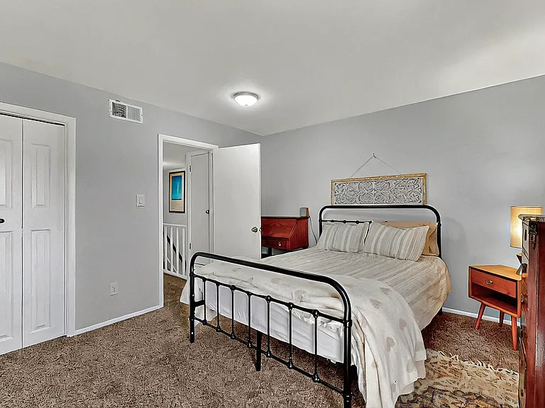 2732 Calle Anna Jean #D — Photo 11