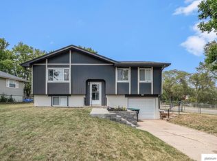 12906 Taylor Cir, Omaha, NE 68164