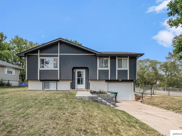12906 Taylor Cir, Omaha, NE 68164