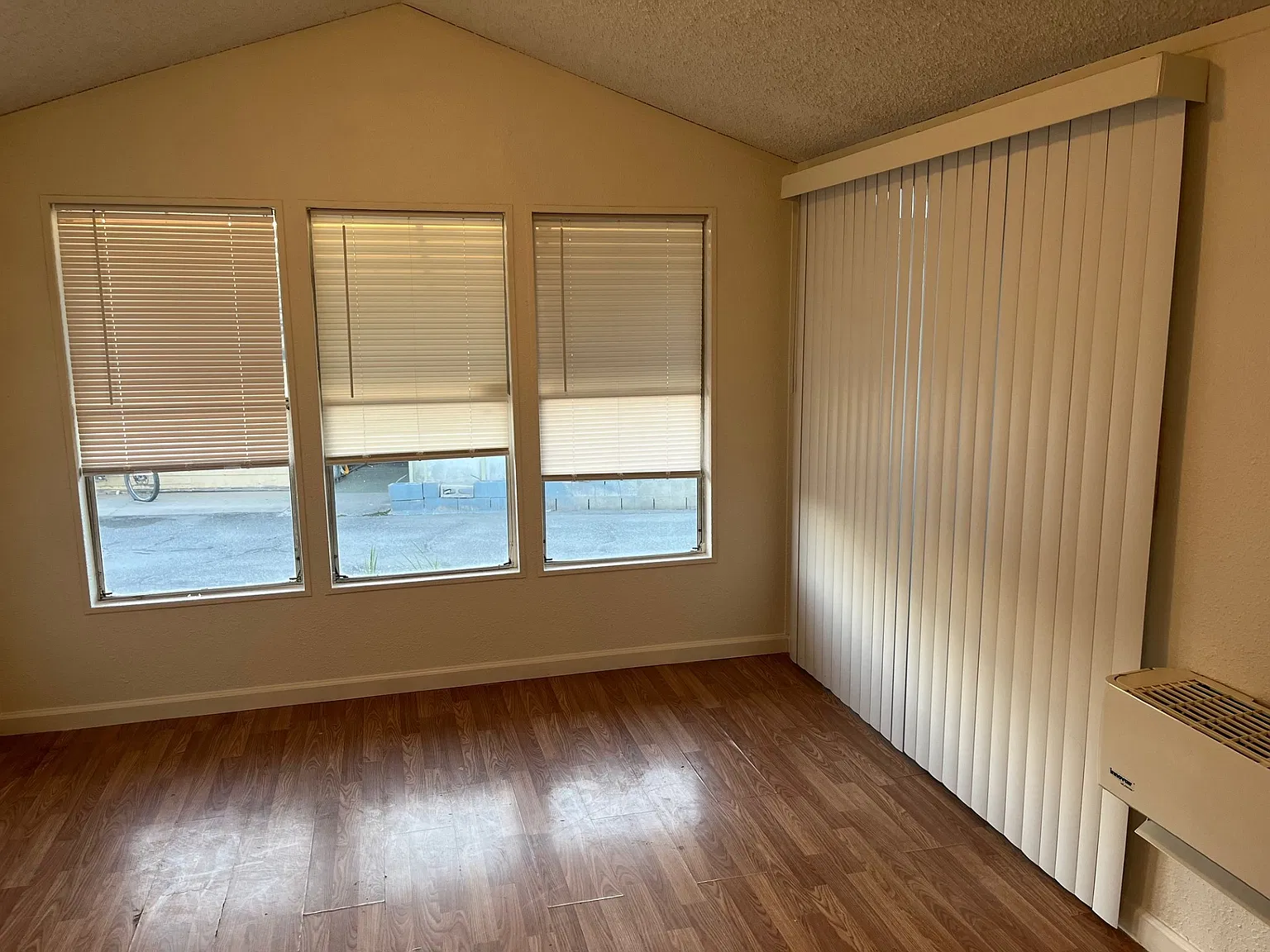 1 bed, 400 sqft, $1,200 — Photo 2