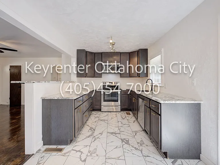1524 Rowena Ln — Photo 13