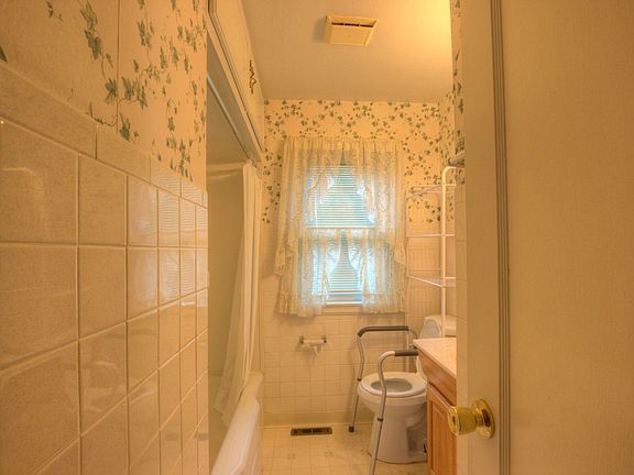5th image of 906 W Stanton Ave