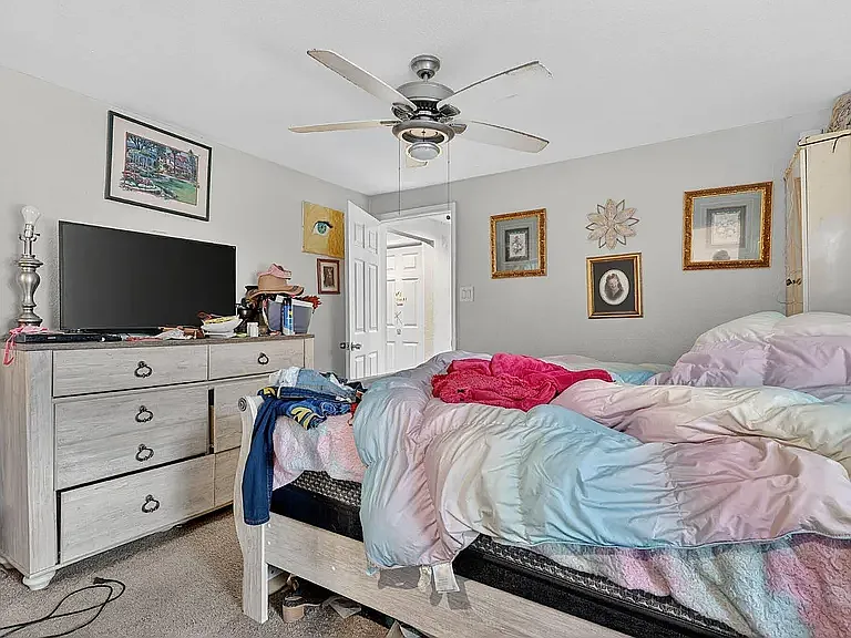 511 W Orange St — Photo 31