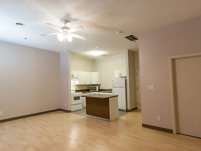 Tenth & College Apartments — Photo 25
