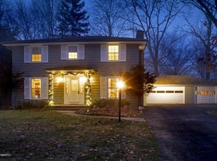 2423 Lomond Dr, Kalamazoo, MI 49008