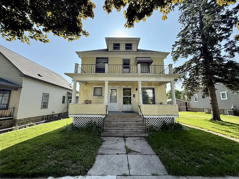 1303 S 19th St — Photo 1
