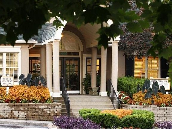 5th image of 218 Village Green Dr