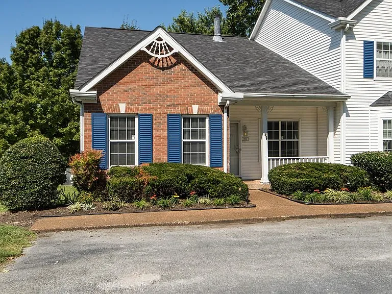 1215 Carriage Park Dr — Photo 1