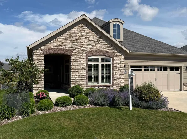 200 Raccoon Berry Way, Green Bay, WI 54311