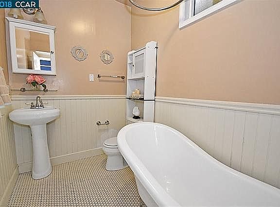 4th image of 438 Masonic Ave #A