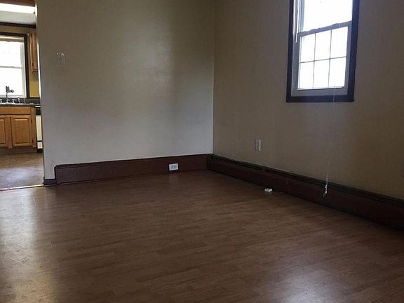 3rd image of 319 Saint Francis St