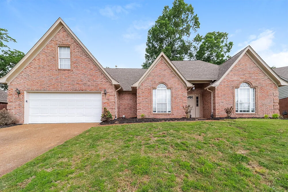 4 bed, 2.0 bath, 1951 sqft, $2,180 — Photo 1
