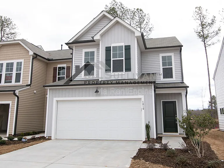 1010 Crater Lake Way — Photo 2