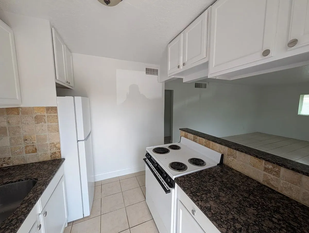 817 Lighthouse Dr - Unit B — Photo 3