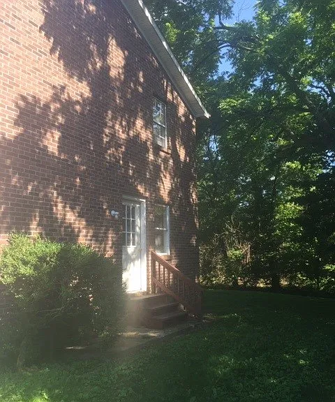 512 Longview Dr — Photo 3