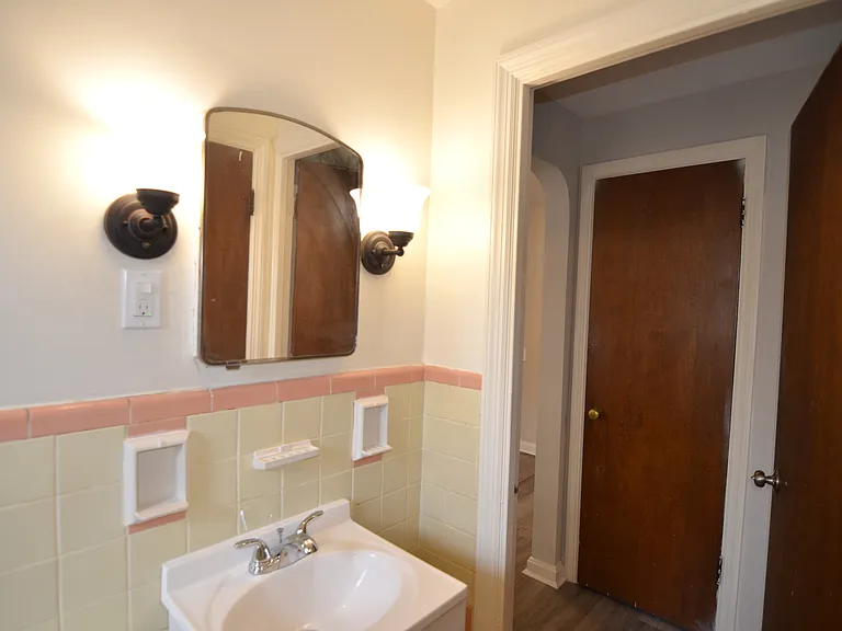 6615 Bantry Ave — Photo 10