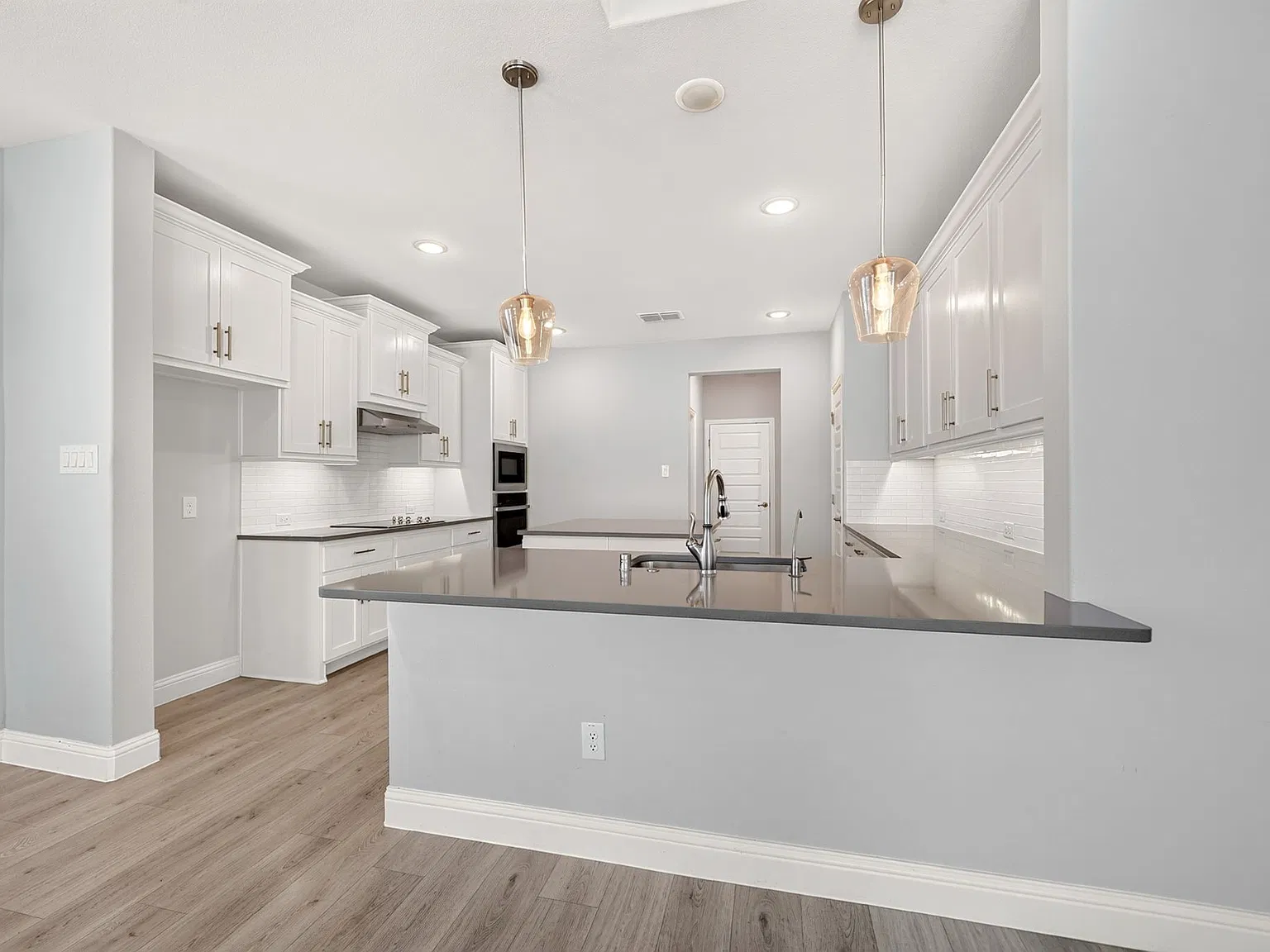4 bed, 3.5 bath, 2942 sqft, $3,150 — Photo 3