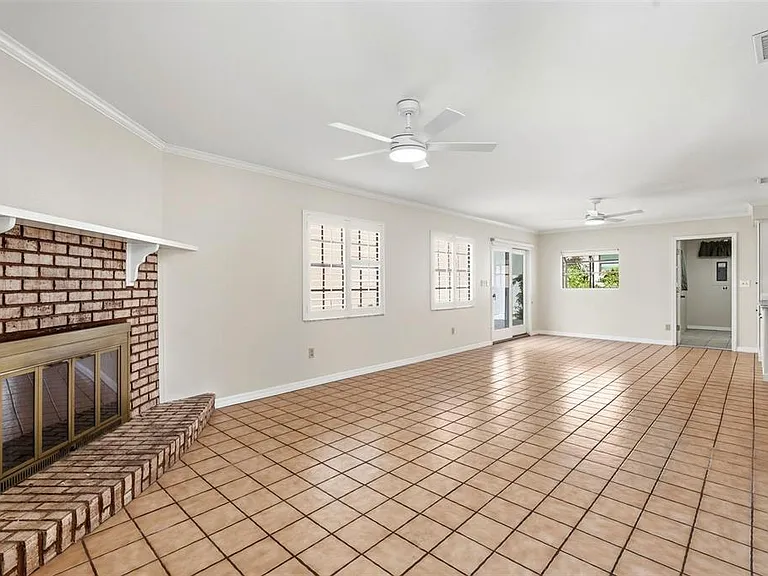 345 Bailey St — Photo 12