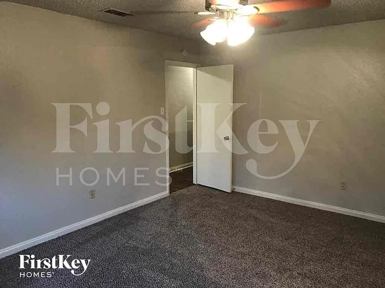 732 NW Ann Lois Ln — Photo 9