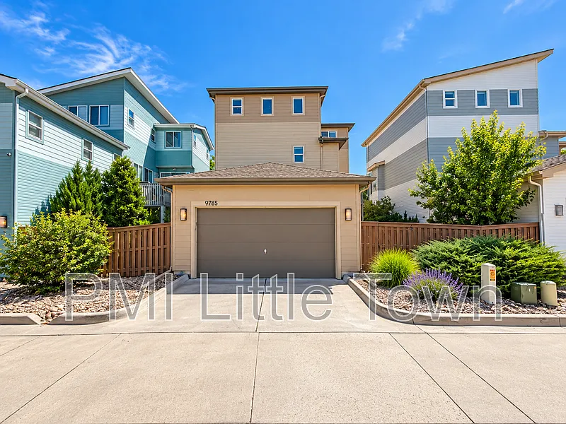 4 bed, 3.5 bath, 2245 sqft, $2,995 — Photo 2