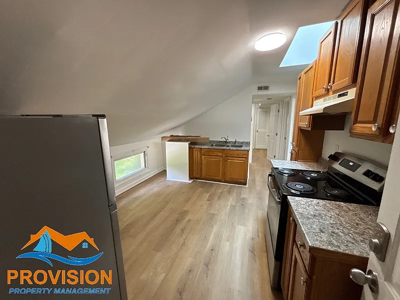 3 bed, 1.0 bath, 700 sqft, $1,595 — Photo 3