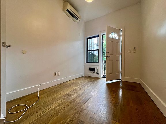 5th image of 1495 Gates Ave #101