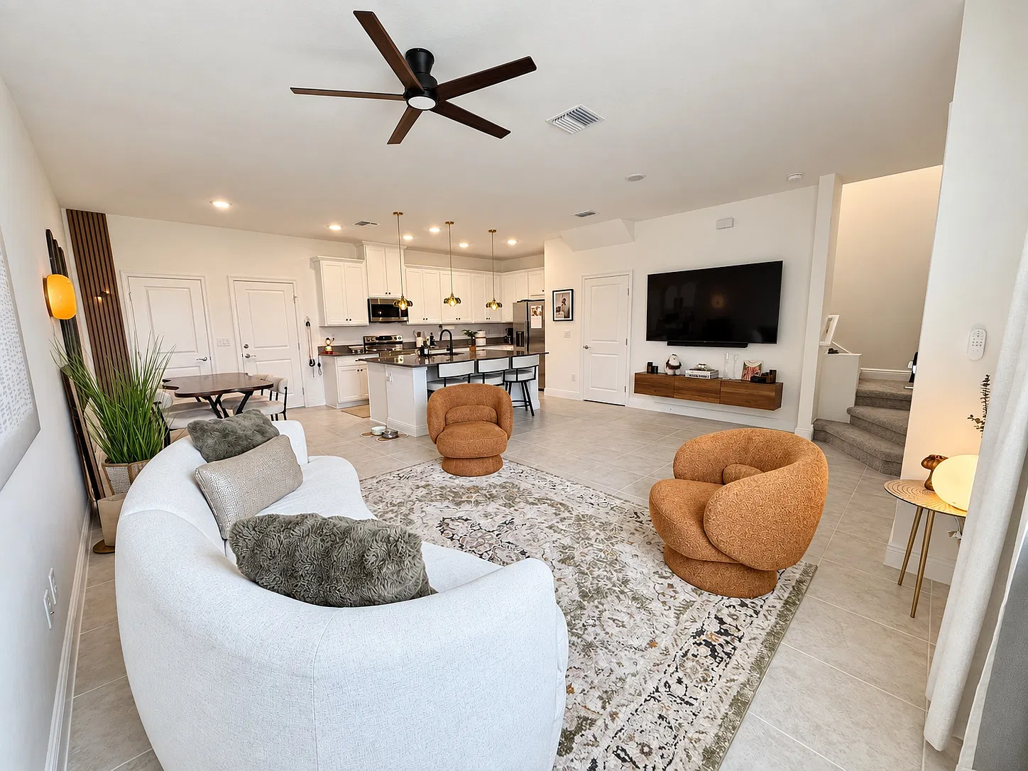 3 bed, 2.5 bath, 1608 sqft, $2,100 — Photo 3
