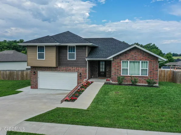 420 Zachary Ct, Holts Summit, MO 65043