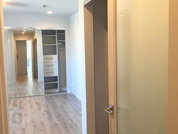 5th image of 3750 Vinton Ave #401