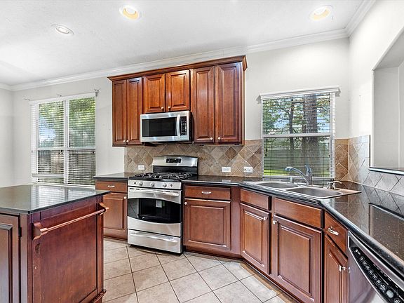 3rd image of 12427 Fort Dupont Ln
