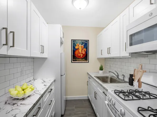 60 East 9th Street 503 image 5 of 6