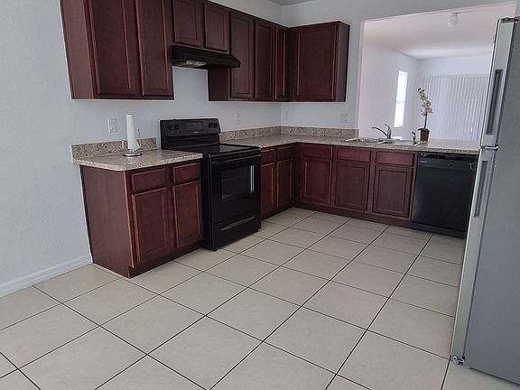 4th image of 136 Tracy Cir
