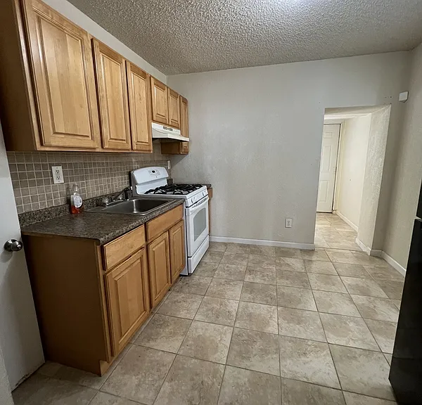 218 Dorset St #1 — Photo 8