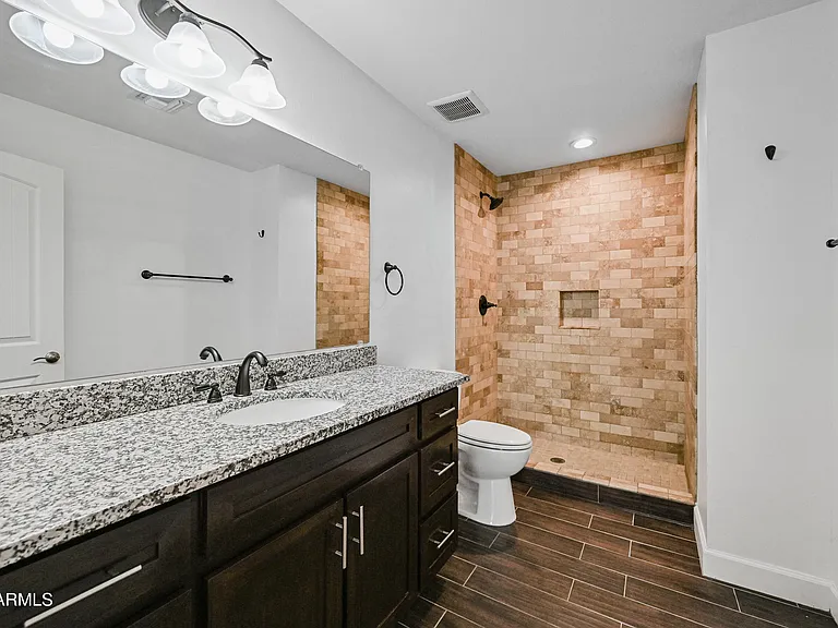 2914 E Michelle Dr — Photo 14