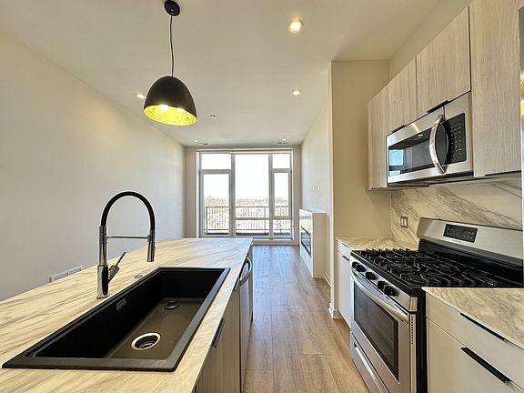 4th image of 6340.5 W Belmont Ave #M01r