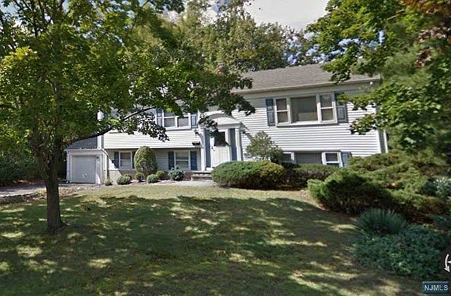 1st image of 32 Carlton Ln