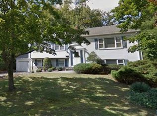 32 Carlton Ln, Harrington Park, NJ 07640