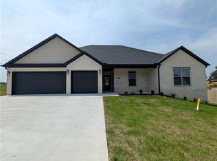 7945 Teton Trail Ave, Springdale, AR 72762
