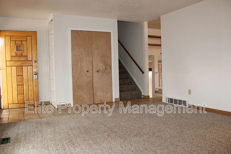 4 bed, 3.0 bath, 1983 sqft, $2,195 — Photo 4