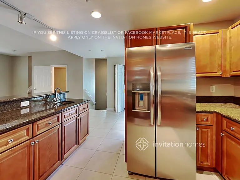 461 NE 1st St #11 — Photo 8