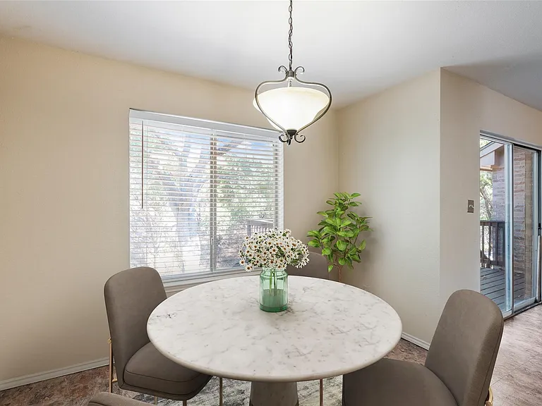 7704 Plateau Cv — Photo 12