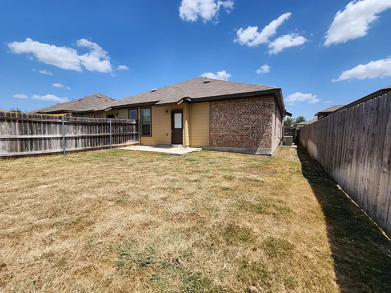 712 Creekside Cir — Photo 42