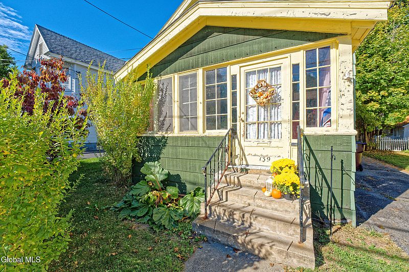 3rd image of 139 5th Avenue