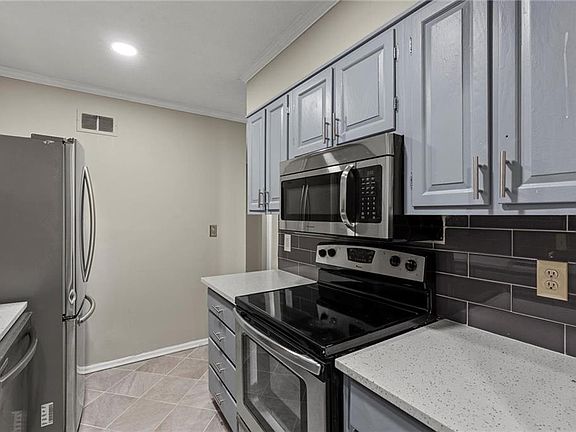 3rd image of 105 Glen Acres Ct