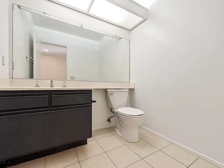 105 Stanford Ct — Photo 13