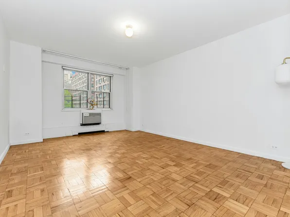 1175 York Avenue image 4 of 8