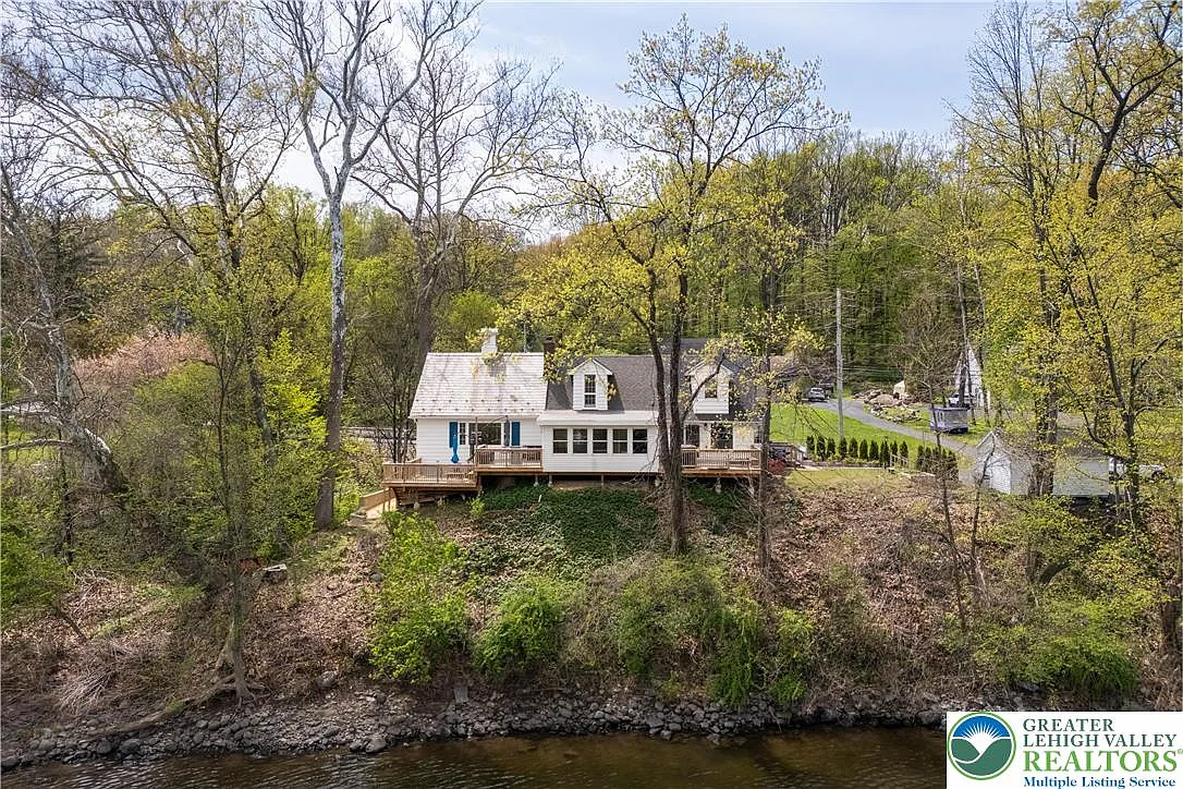 3 bed, 2.0 bath, 2994 sqft, $3,000 — Photo 3