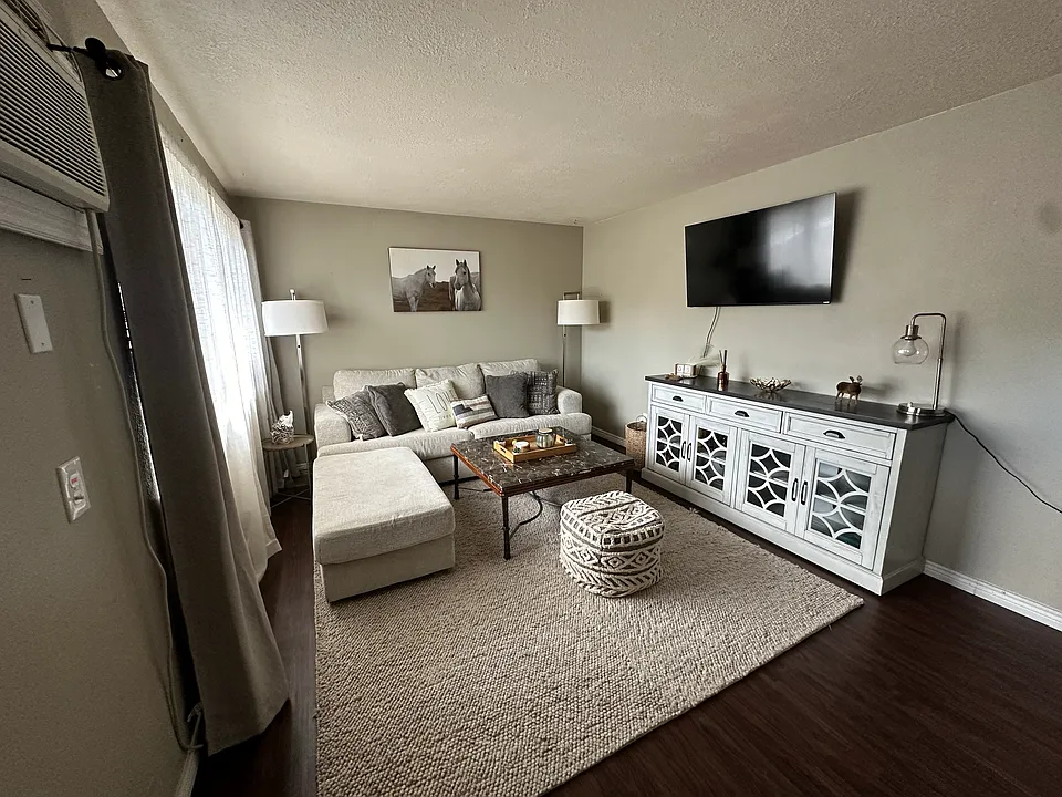 1620 Roadrunner Pl