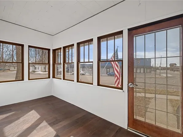 219 E 1st St, Laurel, MT 59044